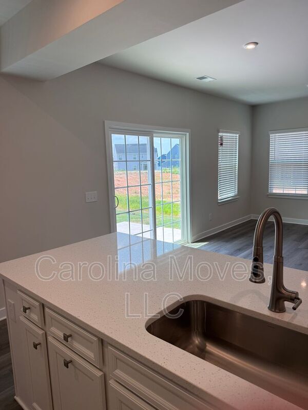 Foto del edificio - 7071 Glass Ct
