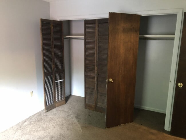 Building Photo - Russell's Chester Duplexes