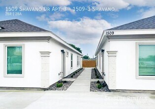 Building Photo - 1509 Shavano Dr