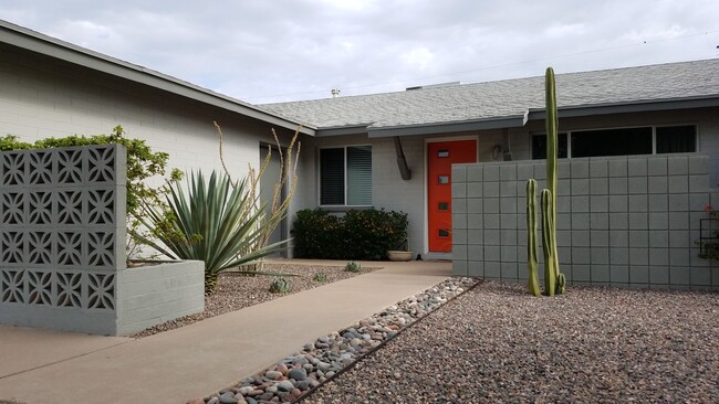 Foto del edificio - Scottsdale 2 bed 2 Bath Home - With a Pool!!!