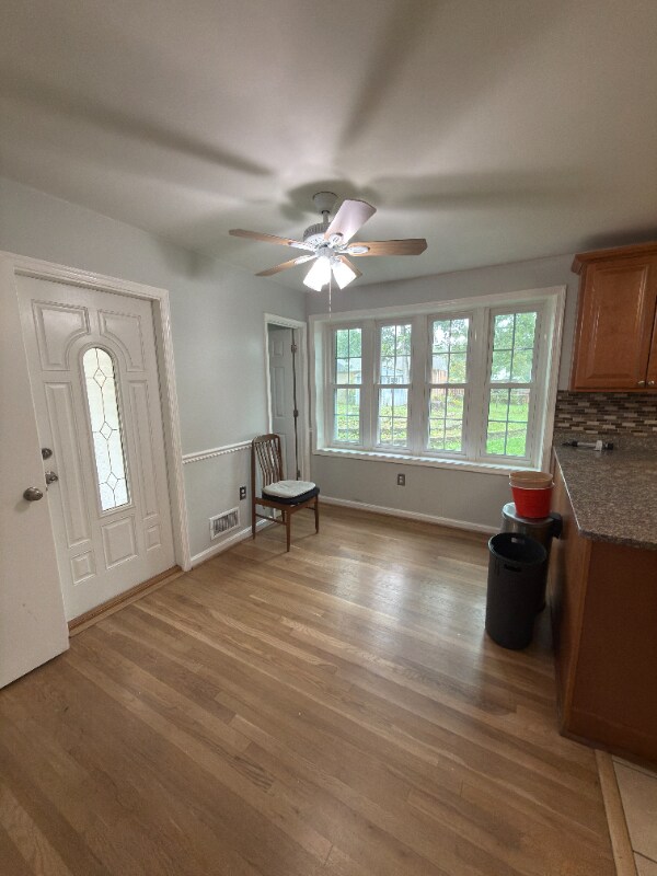 Foto del edificio - 6919 Rolling Rd