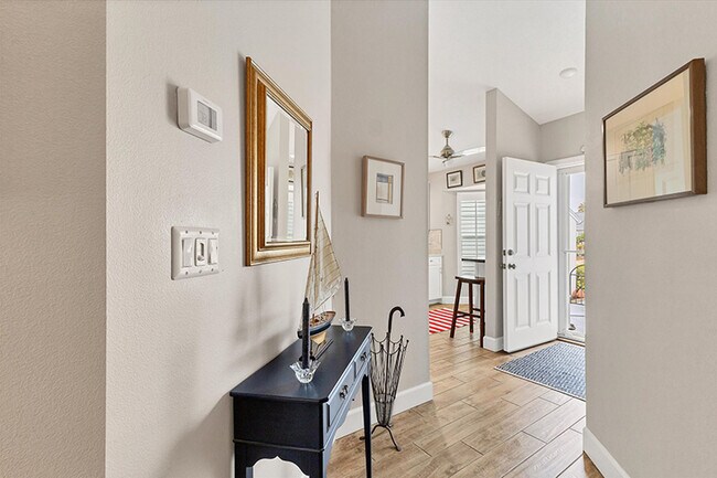 Building Photo - 513 Woodstork Cir