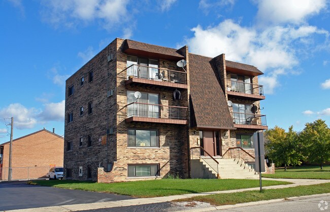 Foto principal - 8800 W 76th Pl