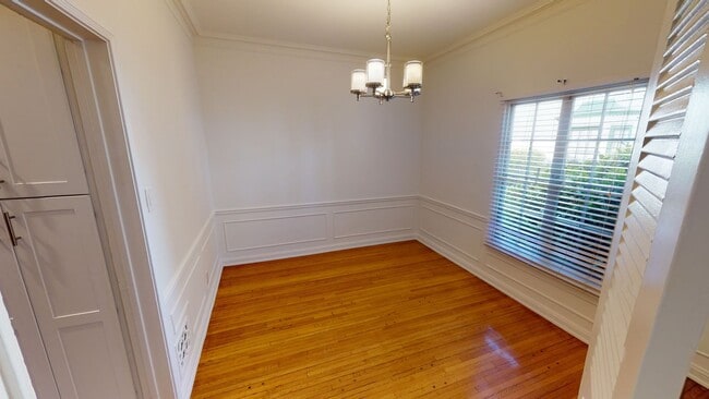 Building Photo - Olympic Blvd Apartments...REMODELED TWO BE...