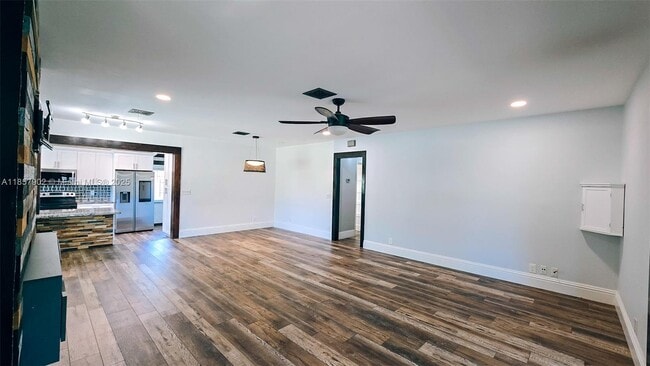 Foto del edificio - 4587 Barrett St