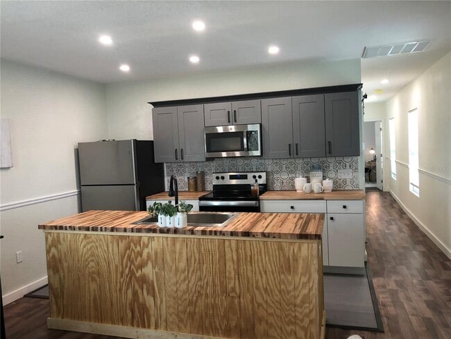 Building Photo - 1321 W North B St