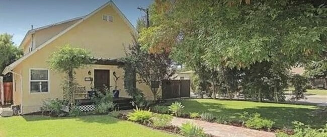 Building Photo - 15242 La Maida St
