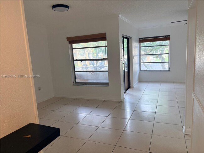Foto del edificio - 17600 NW 68th Ave