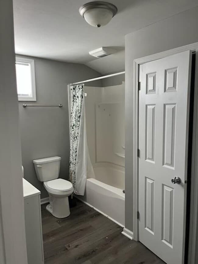 Building Photo - 1 Bedroom House in Country $650/Month