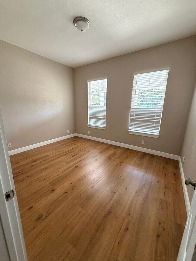 Foto del edificio - Beautiful 2/1 Home Available for Immediate Move In!
