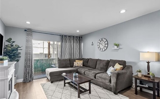 Building Photo - This one-bedroom, one-bathroom home presen...