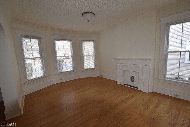 Building Photo - 680 Bloomfield Ave
