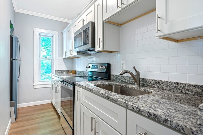 Building Photo - 30 Hooper St