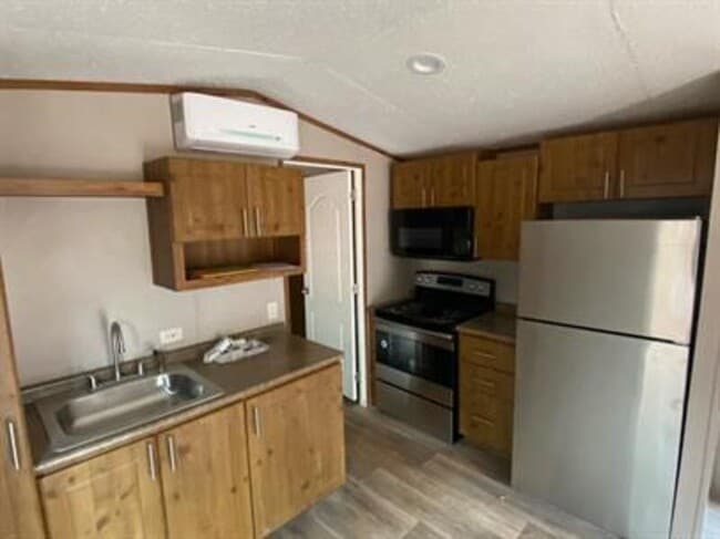 Photo - 960 Cedar Village Ln House