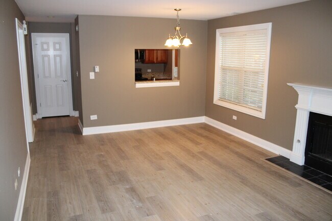 Building Photo - 11 Foxcroft Rd