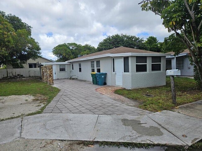 Foto del edificio - 228 NW 13th Ct