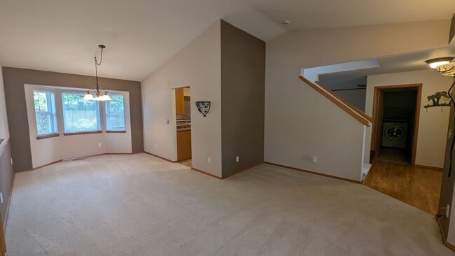 Foto del edificio - 17180 Sawyer St SE