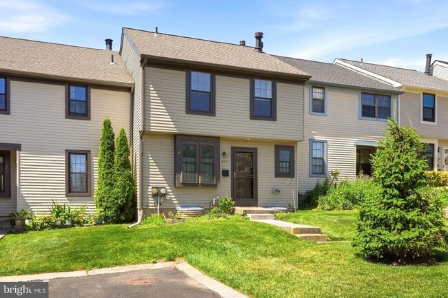Foto del edificio - 204 Livingston Ct