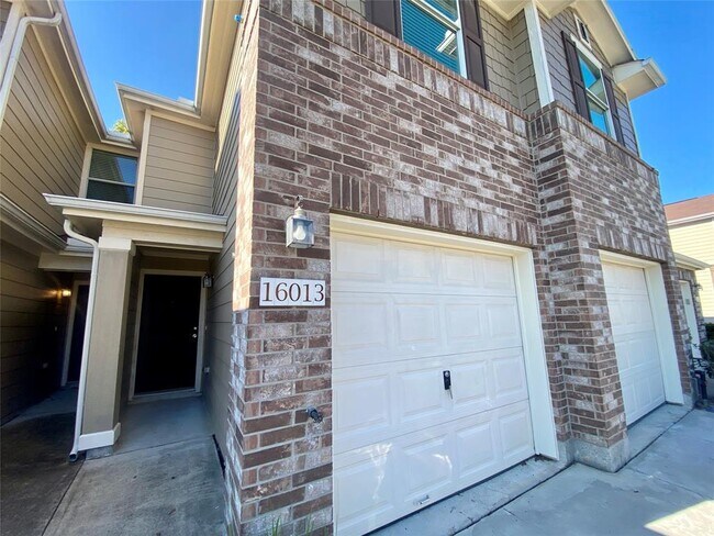 Building Photo - 16013 Sweetwater Fields Ln