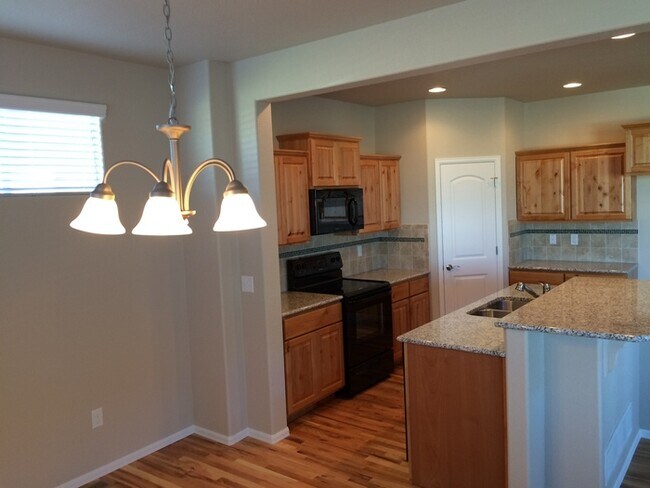Foto del edificio - Stunning 3 Bed / 2.5 Bath 2-Story Home in ...