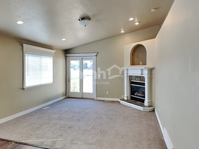 Building Photo - 1403 E 820 S
