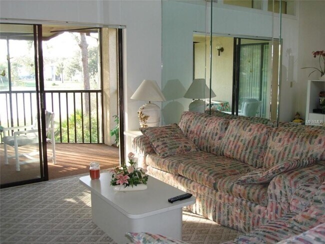 Foto del edificio - 202 Woodlake Wynde