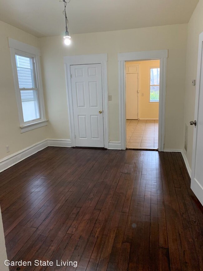 Building Photo - 4 br, 2 bath House - 71 Winans Avenue