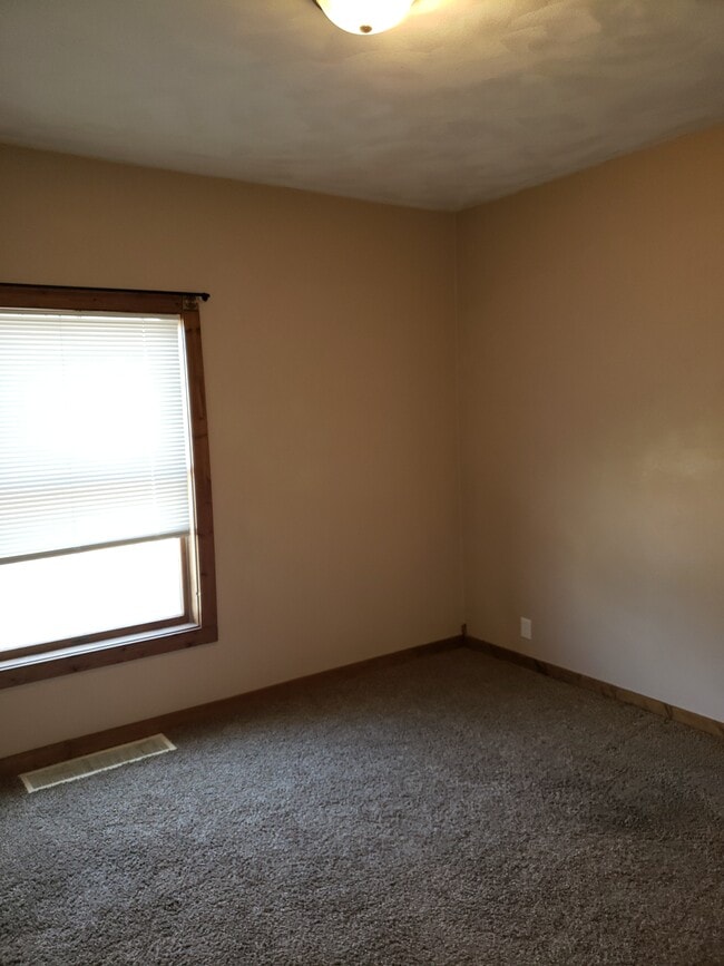 Building Photo - 603 S Memorial Dr