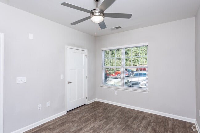 2BR, 2BA - 1,078 SF - Hawthorne at Mirror Lake