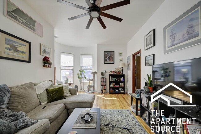 Foto del edificio - 2732 W Chicago Ave