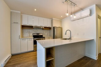 Building Photo - 9675 Av. Papineau