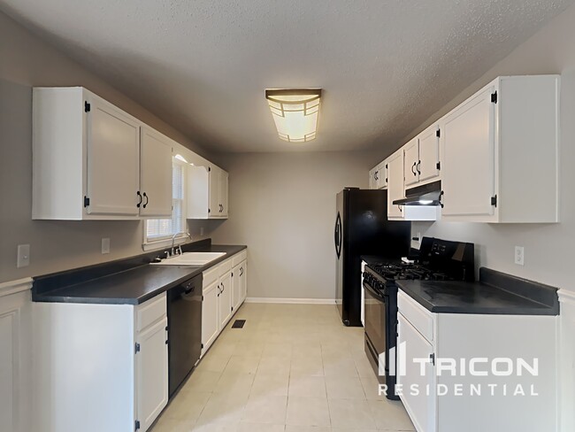 Building Photo - 579 Stratford Dr