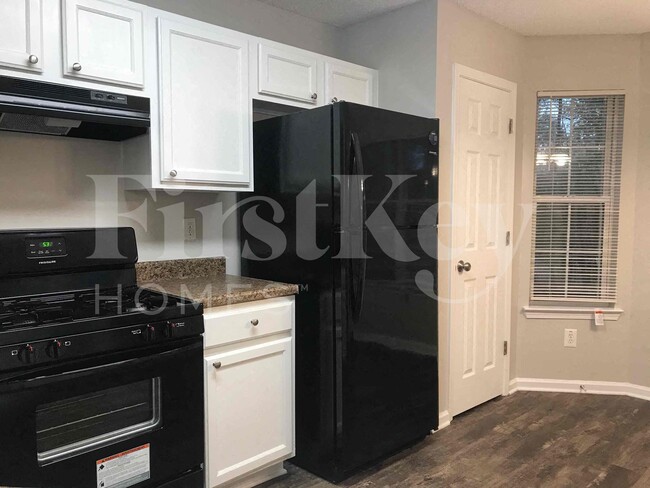 Building Photo - 4020 Brookfield Way
