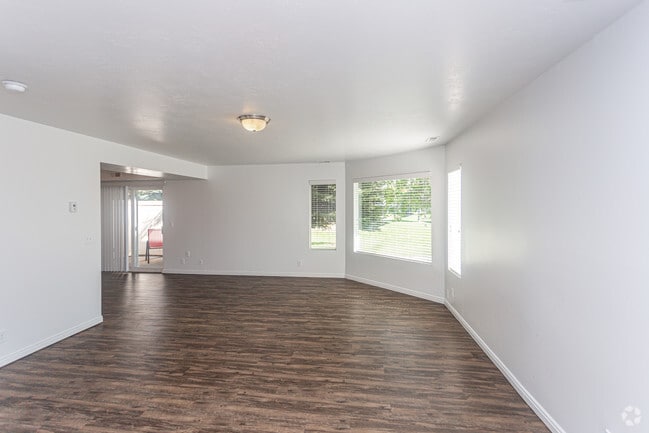 Interior Photo - Cascade Springs