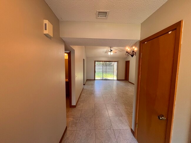 Building Photo - 2904 Alpine Pl