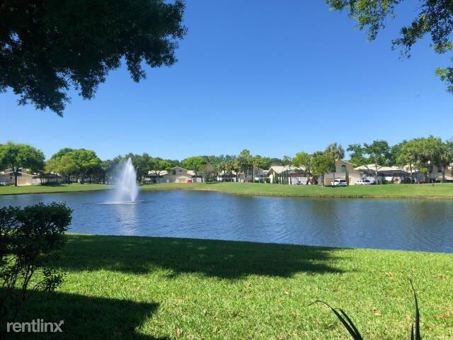 Foto del edificio - 3 br, 3 bath Townhome - 12821 Woodmill Dr