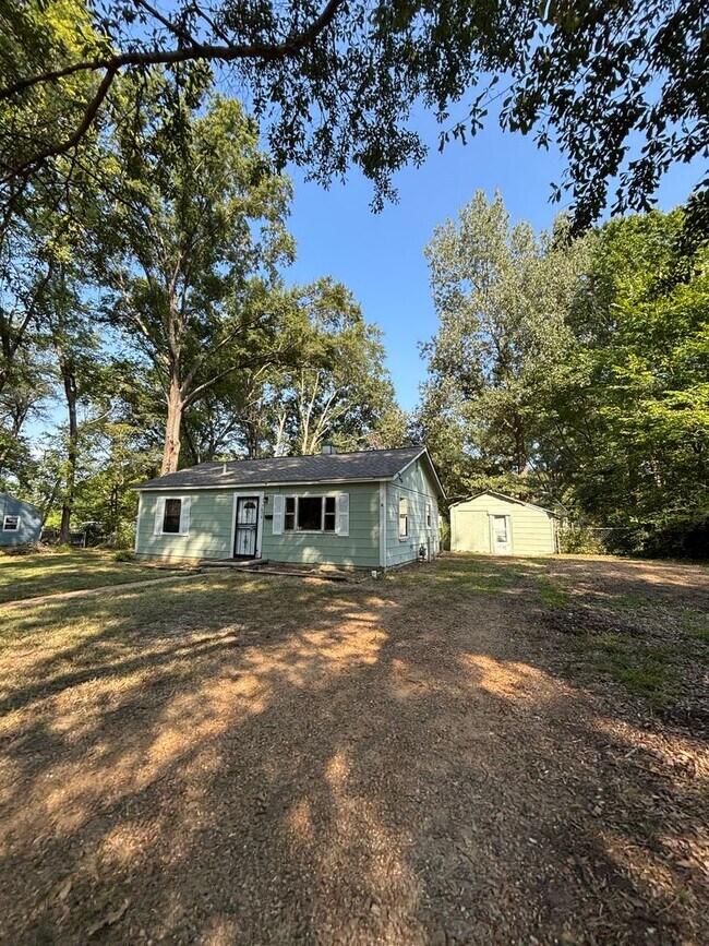 Foto del edificio - 3 bdrm 1 Bath home near Millington Elementary