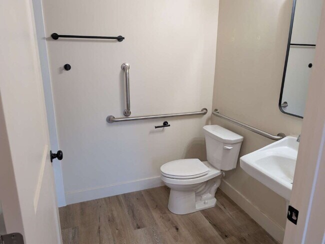 Foto del edificio - Now Leasing – Modern 2 Bedroom, 2 Bath Apartment at Sunrise Village