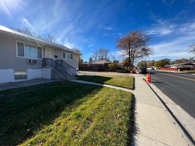 Building Photo - 221-223 E Sunset Dr.