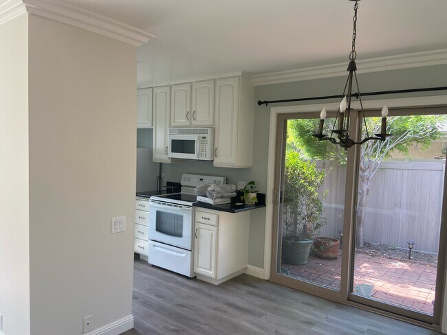 Foto del edificio - 2196 Dawn Ct