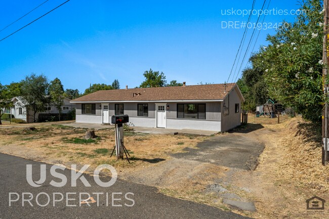 Building Photo - 3879 Circle Dr