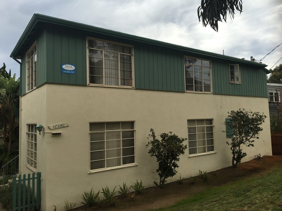 Foto principal - 16540 Sunset Blvd
