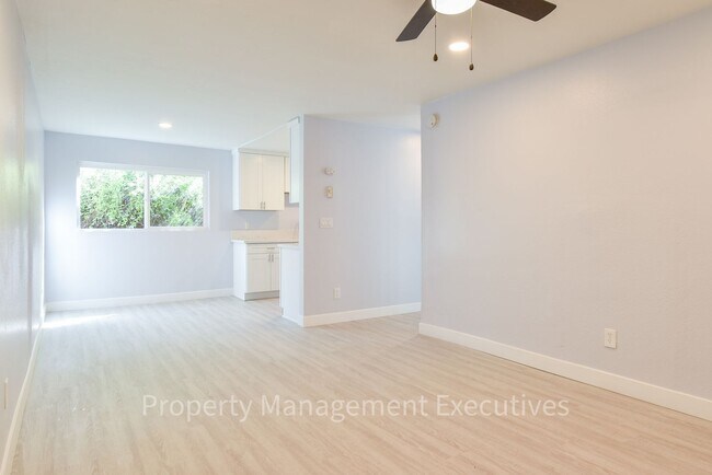 Foto del edificio - Remodeled 2 Bedroom, 1 Bath Apartment