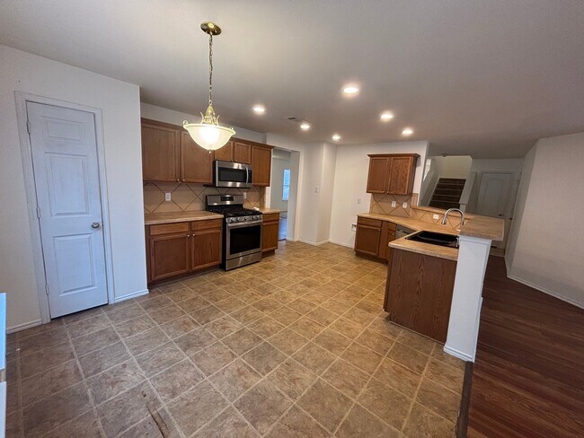 Building Photo - 1327 Falcon Hollow Ln