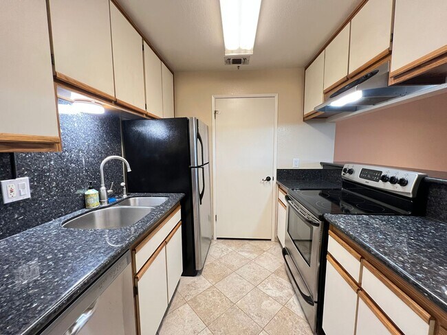 Foto del edificio - $500 Move In Special!! SPACIOUS & COZY 1 BEDROOM APARTMENT IN SAN RAMON!!!
