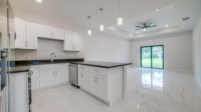 Foto del edificio - 4864 Golfview Blvd