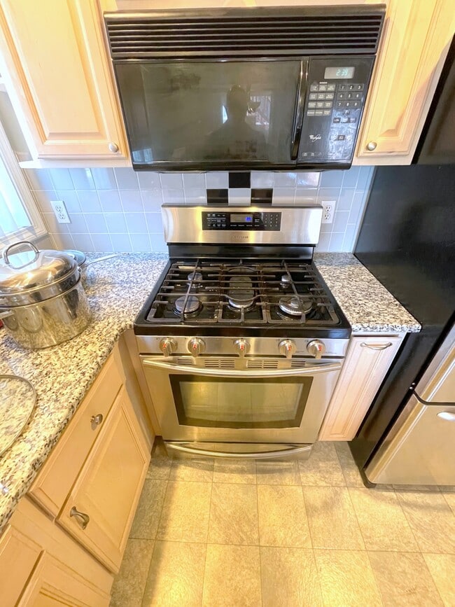 Building Photo - 112 Boston Ave