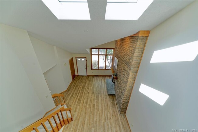 Building Photo - 22 Ivy Ln