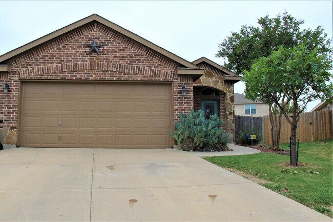 Building Photo - Beautiful Home in Twin Mills close to Bail...