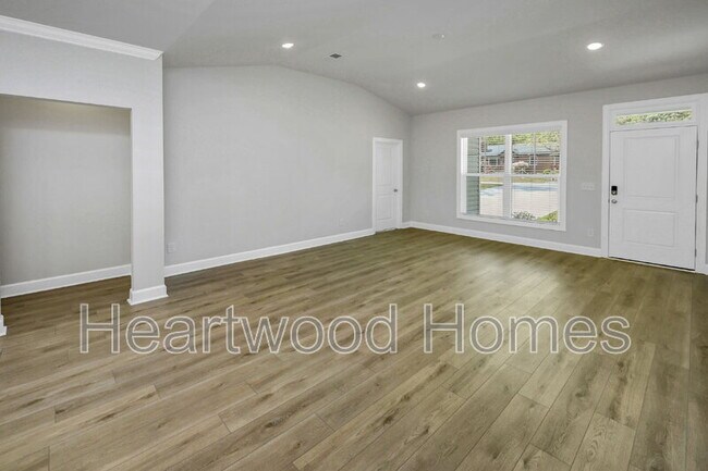 Foto del edificio - 6640 Satchelford Rd